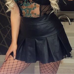 Black Pleated Leather Skirt - FASHION NOVA